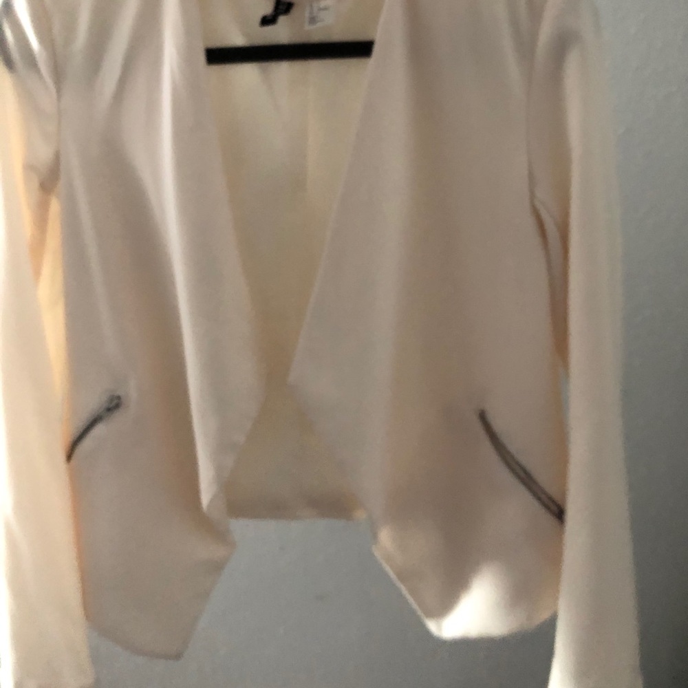 Creme/white thin blazer